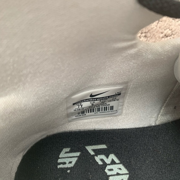 Nike shoes - Picture 2 of 4